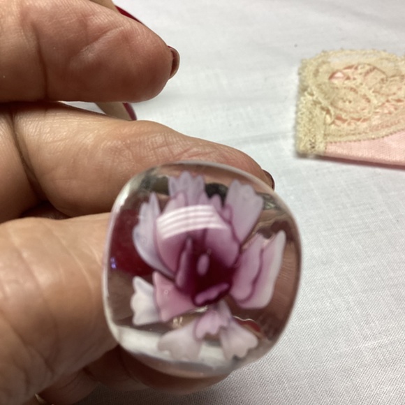 Clear Glass Ring with Pink rose inside,   EUC - Picture 2 of 8